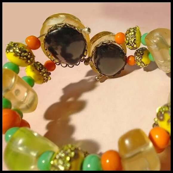 Vintage Lucite Tropical Fruit Salad Beaded Wrap Bracelet Retro Style - Picture 4 of 11